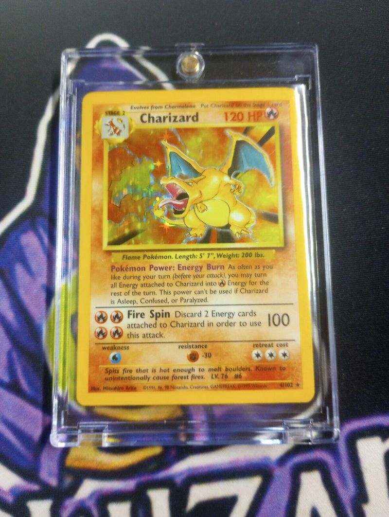 CHARIZARD 4/102 - Holo Pokémon Card - VINTAGE 1999 Base Set